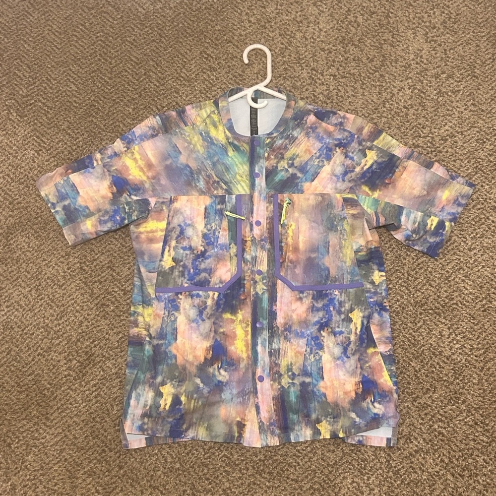 Lululemon Men’s Shirt Size XS Button Up Short Sleeve Tie Dye Full Print Pockets